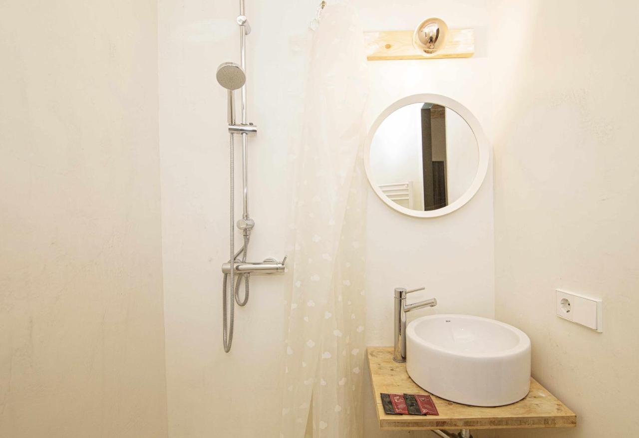 Apartamento Tr Auriga En El Barri Vell ชีโรนา ภายนอก รูปภาพ